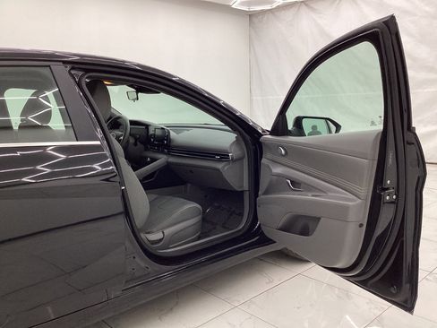 Used 2021 Hyundai Elantra SEL w/ Convenience + Premium Package FWD image 17