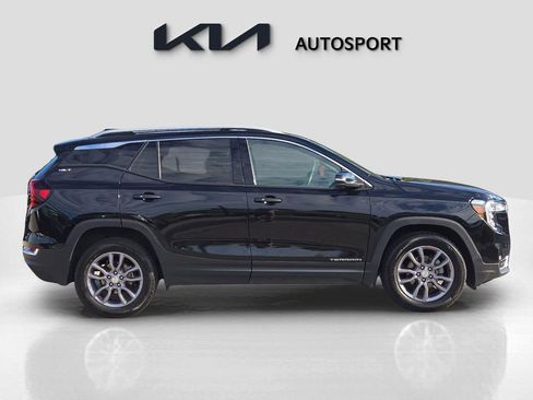 Used 2024 GMC Terrain SLT image 7