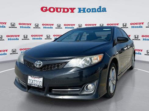 Used 2014 Toyota Camry SE FWD image 1