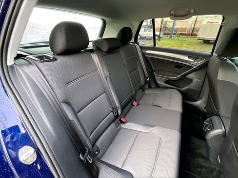 Used 2019 Volkswagen e-Golf SE image 21