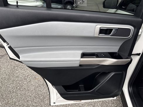 Used 2022 Ford Explorer XLT w/ Equipment Group 202A image 23