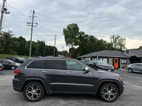 Used 2019 Jeep Grand Cherokee Overland AWD/4WD image 6