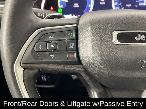 Used 2023 Jeep Grand Cherokee Limited w/ Luxury Tech Group II image 10