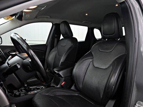 Used 2020 Jeep Cherokee Limited image 6