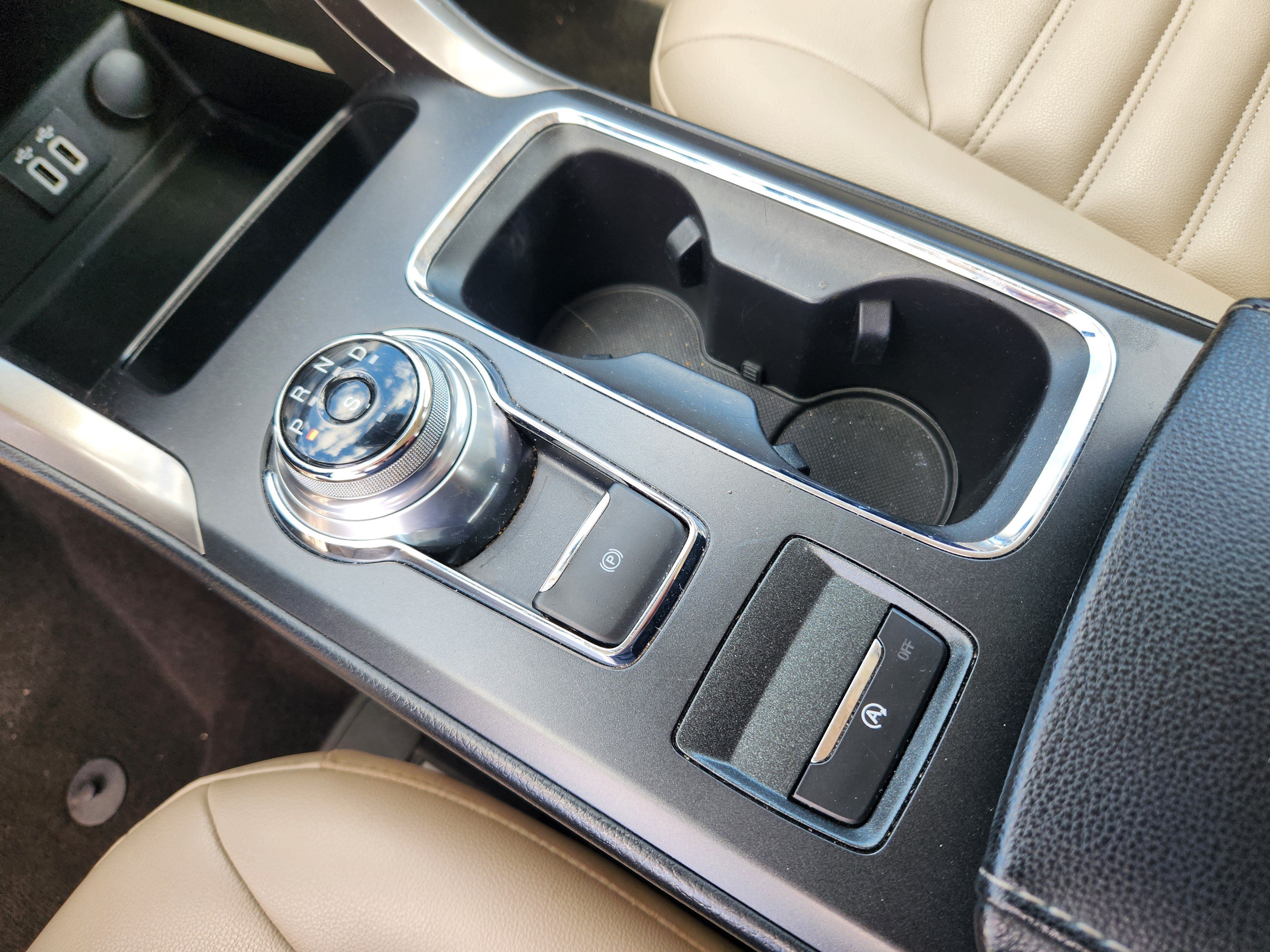 Used 2019 Ford Fusion SEL FWD image 16