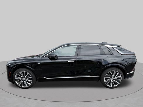 Used 2024 Cadillac Lyriq Luxury w/ Nappa Leather Package AWD/4WD image 9