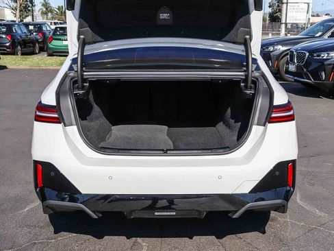 Used 2025 BMW i5 eDrive40i w/ M Sport Package image 28