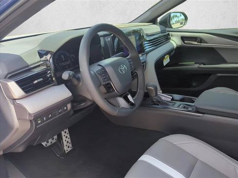 Used 2026 Toyota Camry SE FWD image 11