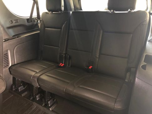 Used 2023 Chevrolet Suburban Z71 w/ Luxury Package AWD/4WD image 11