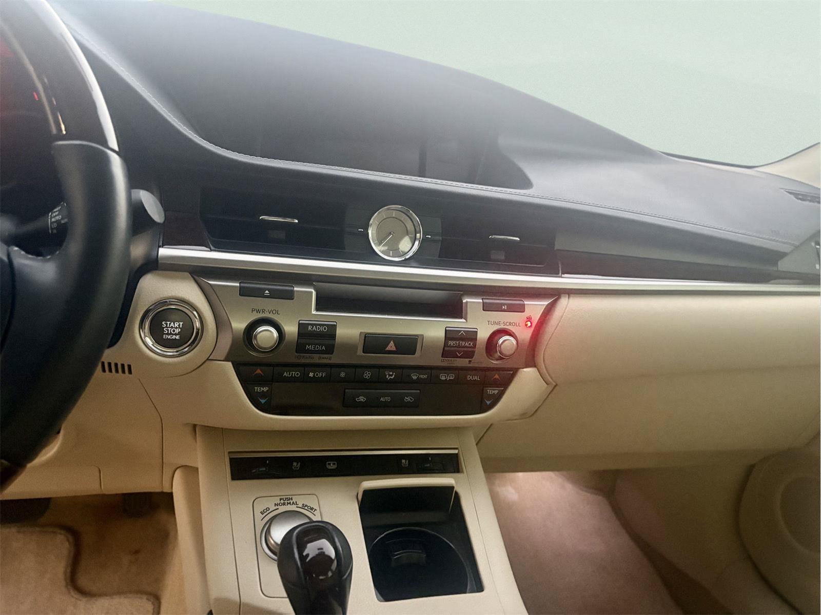 Used 2013 Lexus ES 350 w/ Luxury Pkg FWD image 17