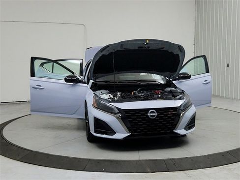 New 2025 Nissan Altima 2.5 SR w/ SR Premium Package image 10