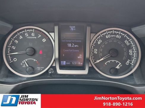 Used 2017 Toyota Tacoma SR5 w/ Tow Package image 17