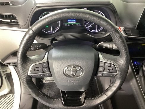 Used 2021 Toyota Sienna Limited image 28