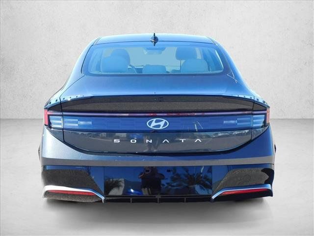 Used 2025 Hyundai Sonata SEL FWD image 6