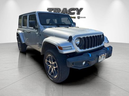 Used 2024 Jeep Wrangler Unlimited AWD/4WD image 2