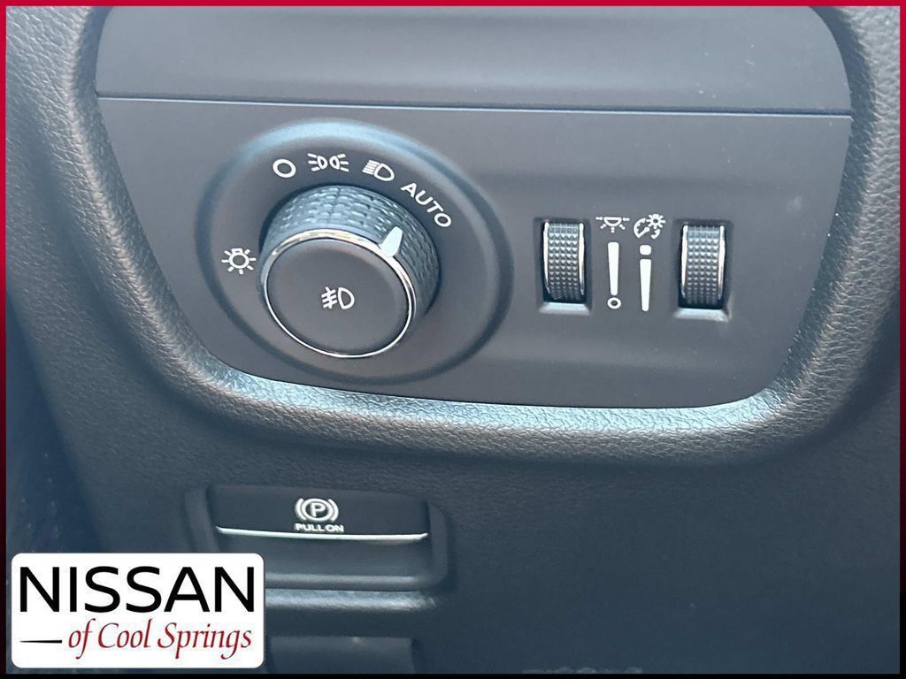 Used 2024 Jeep Grand Cherokee Limited w/ Black Appearance Package AWD/4WD image 28