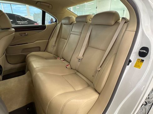 Used 2015 Lexus LS 460 w/ Comfort Package RWD image 23