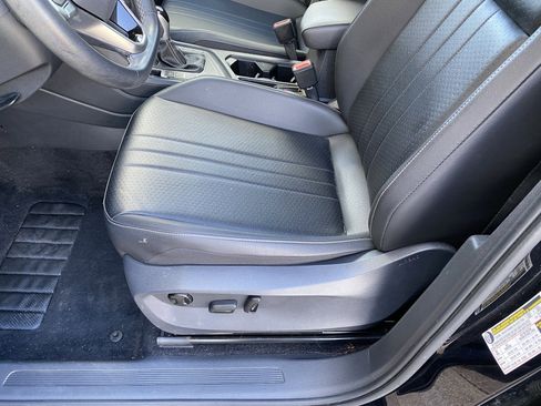 Used 2022 Volkswagen Tiguan SE w/ Panoramic Sunroof Package FWD image 13
