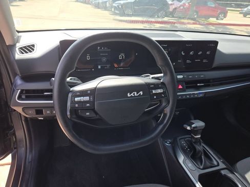 Used 2025 Kia K4 FWD image 17