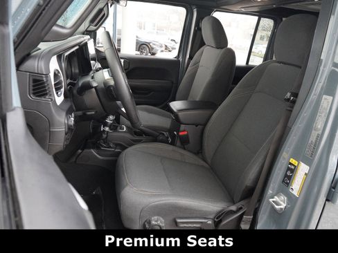 Used 2024 Jeep Wrangler Sahara image 25