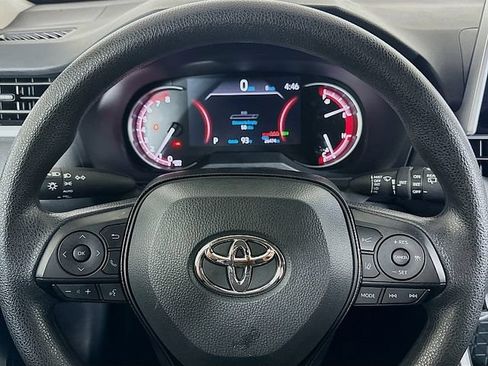 Used 2025 Toyota RAV4 XLE AWD/4WD image 12
