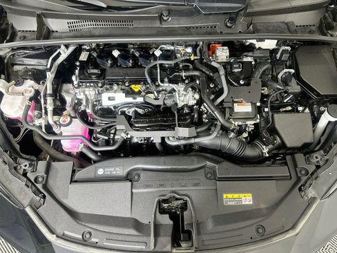 Used 2025 Toyota Prius LE FWD image 32