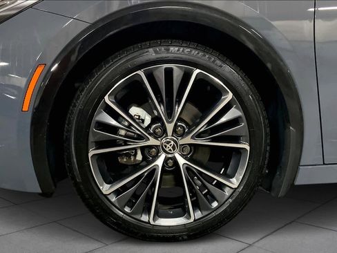 Used 2024 Toyota Prius XLE image 11