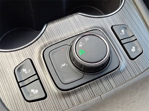 Used 2023 GMC Acadia SLT image 16