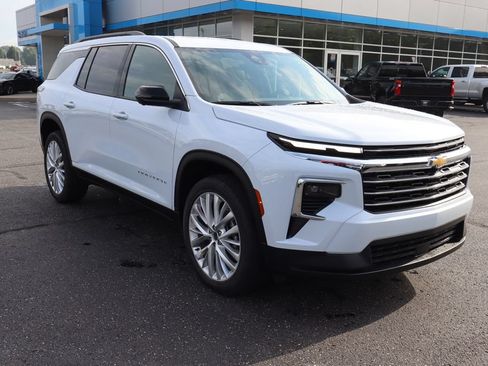 New 2027 Chevrolet Traverse LT w/ Driver Confidence Package AWD/4WD image 2