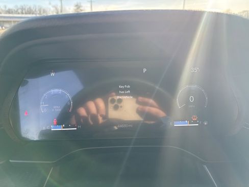 Used 2023 Jeep Grand Cherokee L Laredo image 9