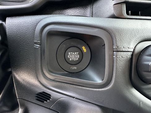 Used 2025 Jeep Wrangler Sahara image 30