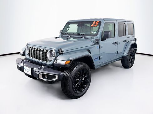 Used 2025 Jeep Wrangler Sahara w/ Safety Group image 4