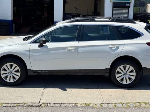 Used 2018 Subaru Outback 2.5i AWD/4WD image 8