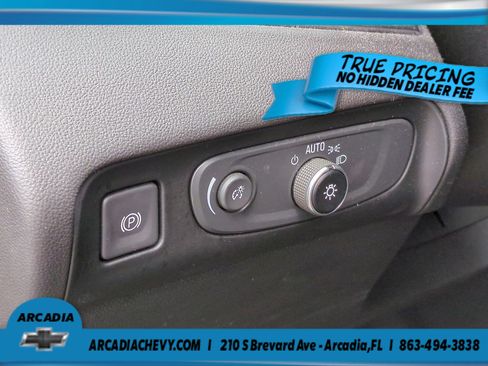 Used 2021 Buick Enclave Essence FWD image 9