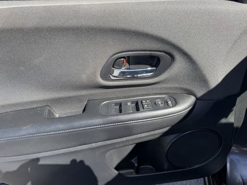 Used 2019 Honda HR-V Sport image 9