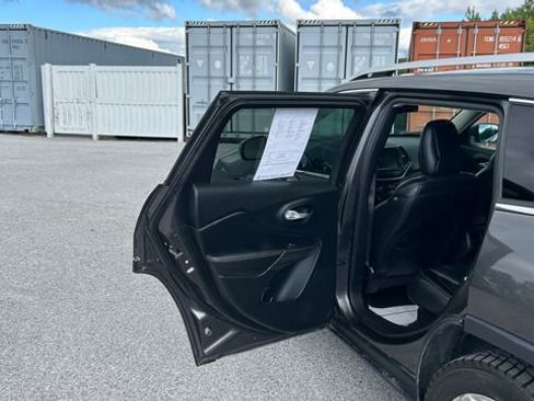 Used 2016 Jeep Cherokee Limited AWD/4WD image 29