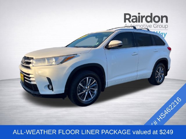 Used 2017 Toyota Highlander XLE AWD/4WD image 3