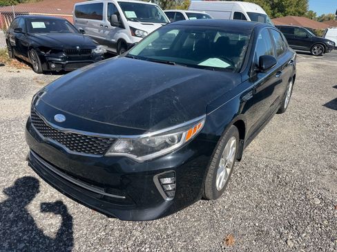 Used 2018 Kia Optima S FWD image 2