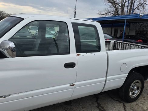 Used 1996 Dodge Ram 1500 Truck 2WD Club Cab image 2