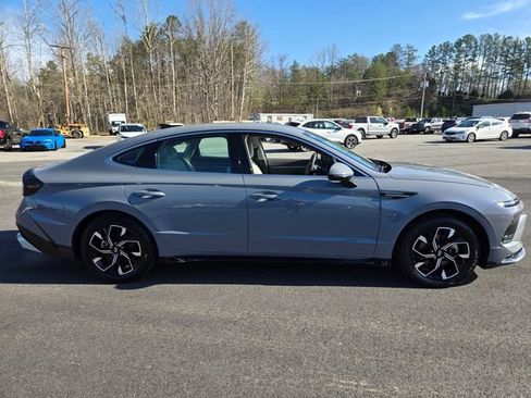 Used 2025 Hyundai Sonata SEL FWD image 9