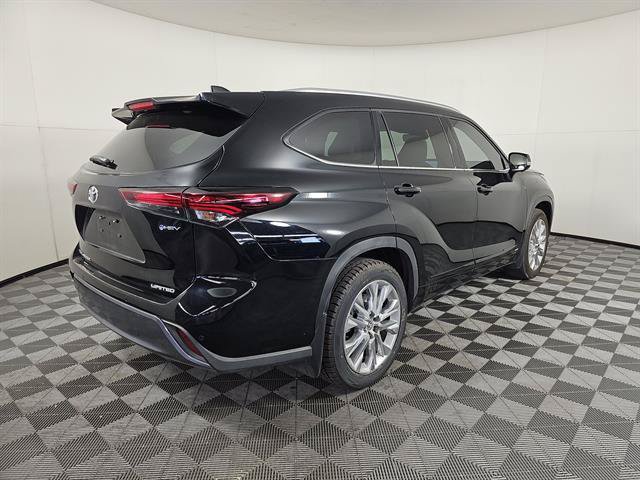 Certified 2026 Toyota Highlander Limited AWD/4WD image 4
