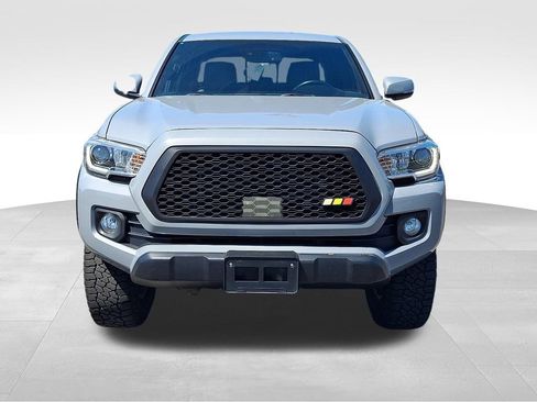 Used 2019 Toyota Tacoma SR AWD/4WD image 2