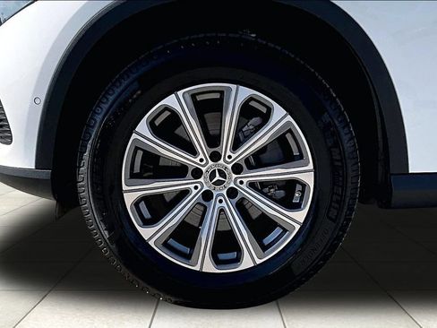 Used 2024 Mercedes-Benz GLC 300 4MATIC image 9