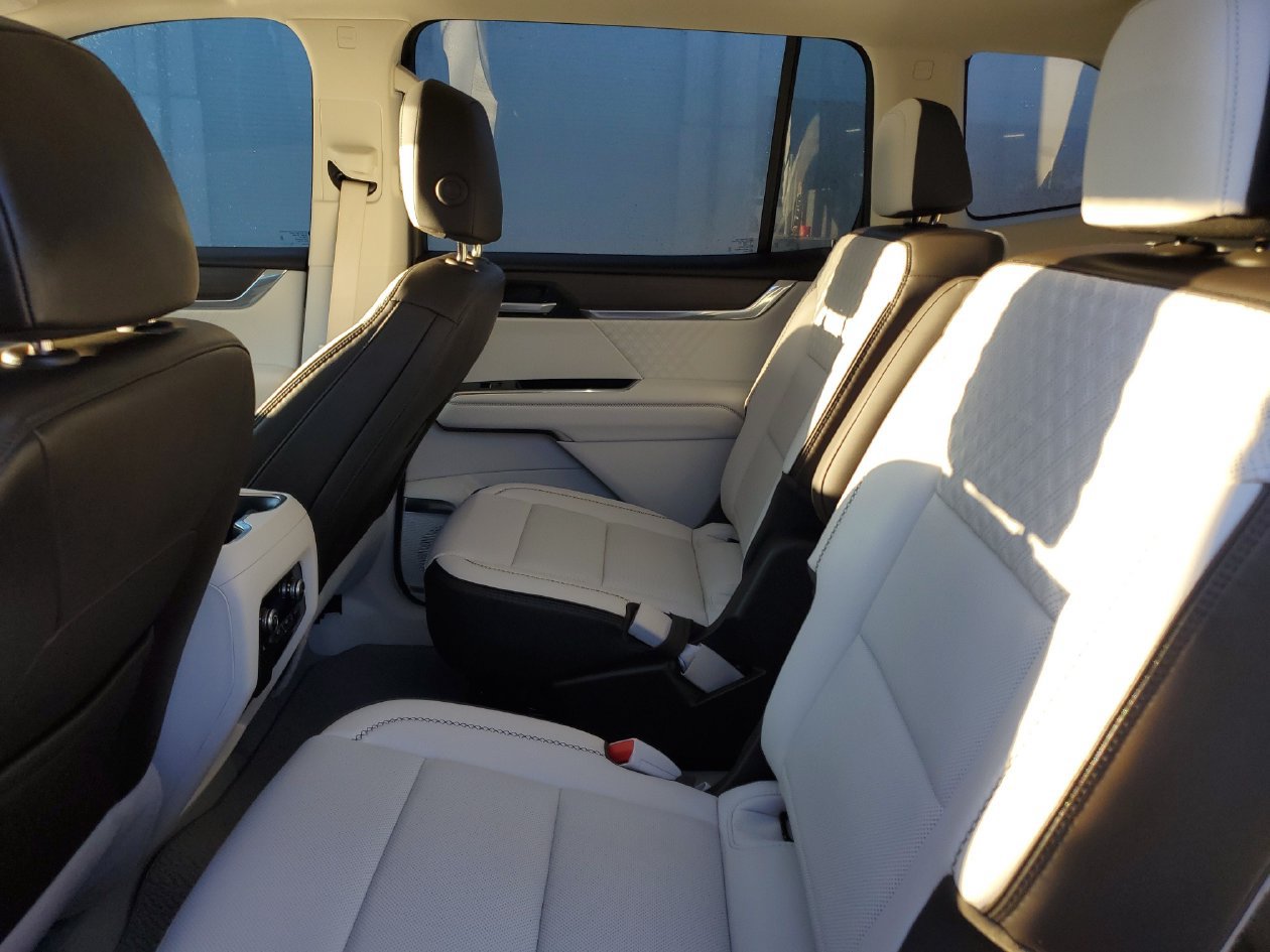 Used 2024 GMC Acadia Denali w/ Super Cruise Package FWD image 10