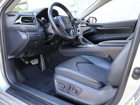 Used 2018 Toyota Camry SE w/ Convenience Package image 36