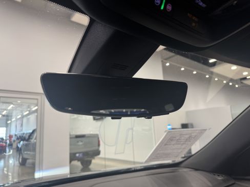 Used 2023 Chevrolet Traverse High Country image 25