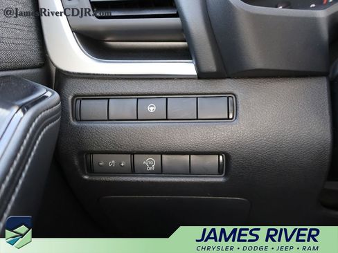 Used 2023 Nissan Rogue SV image 30