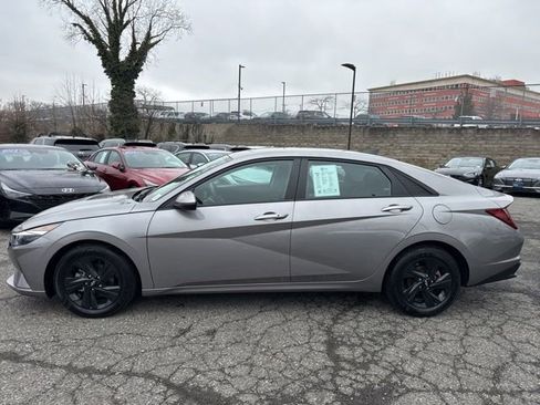 Used 2023 Hyundai Elantra SEL image 17