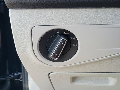 Certified 2022 Volkswagen Tiguan SE R-Line FWD image 27