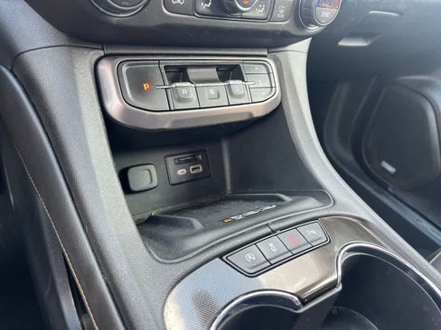Used 2022 GMC Acadia AT4 w/ Technology Package AWD/4WD image 32